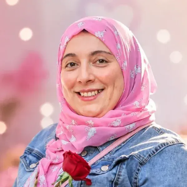ا.د سارة صقرافضل دكتورة روماتيزم ومناعة في الزقازيق وميت غمر